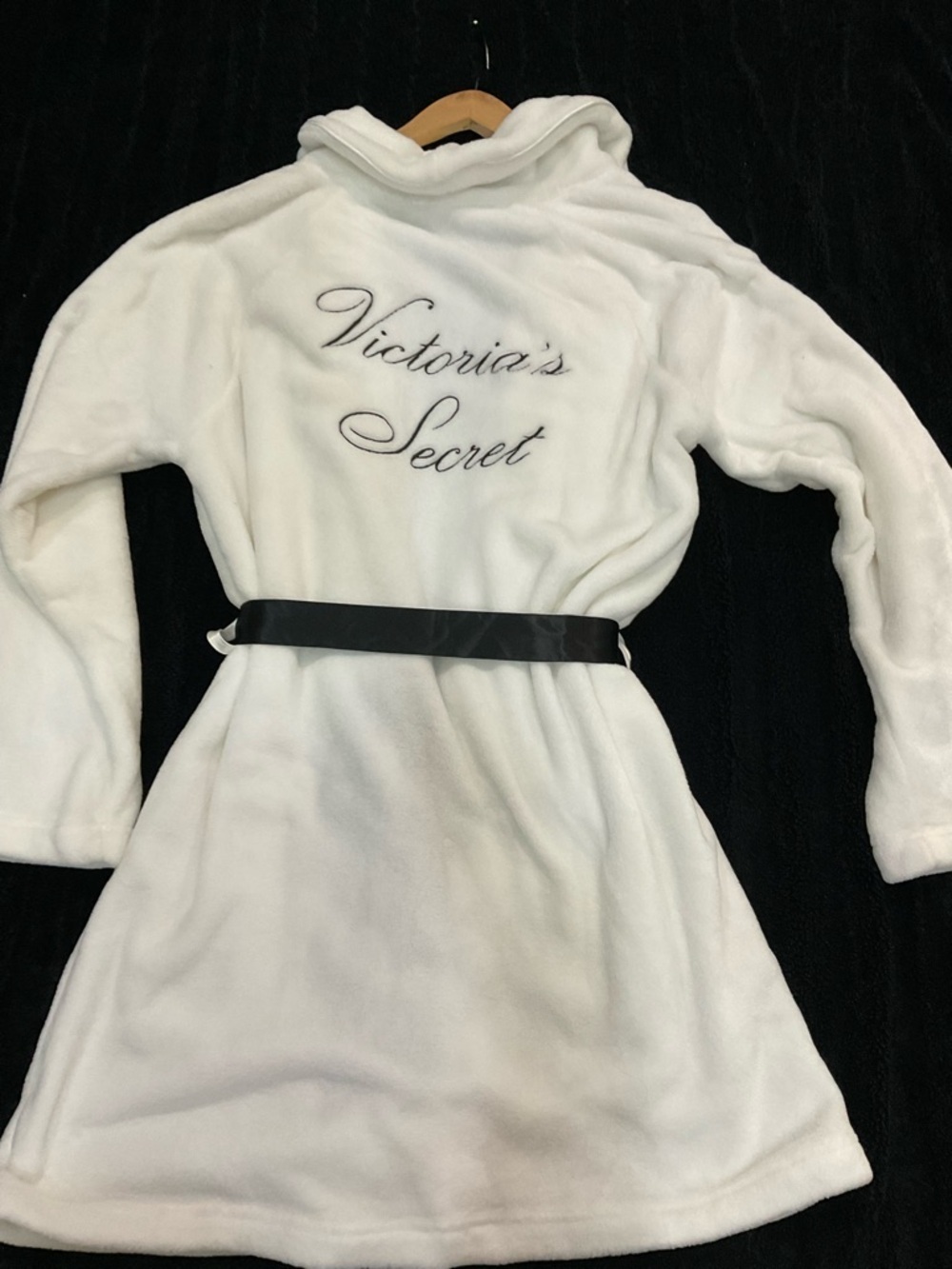 Victoria's Secret White Plush Robe with Black Belt - Picture 8 of 12